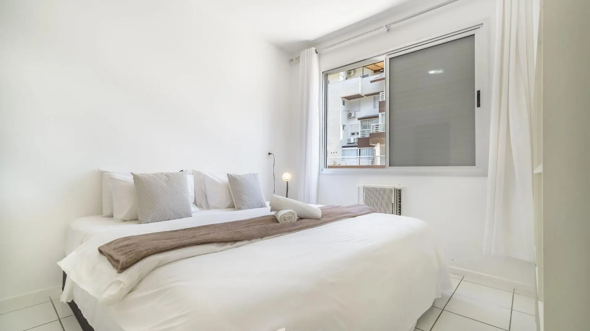 Apto no Open Shopping Jurerê internacional SBS106 Apartamento Florianópolis Brasil